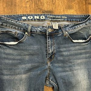 Women’s SONG Curvy Dive Midrise Raw Cuff Anklet Jean